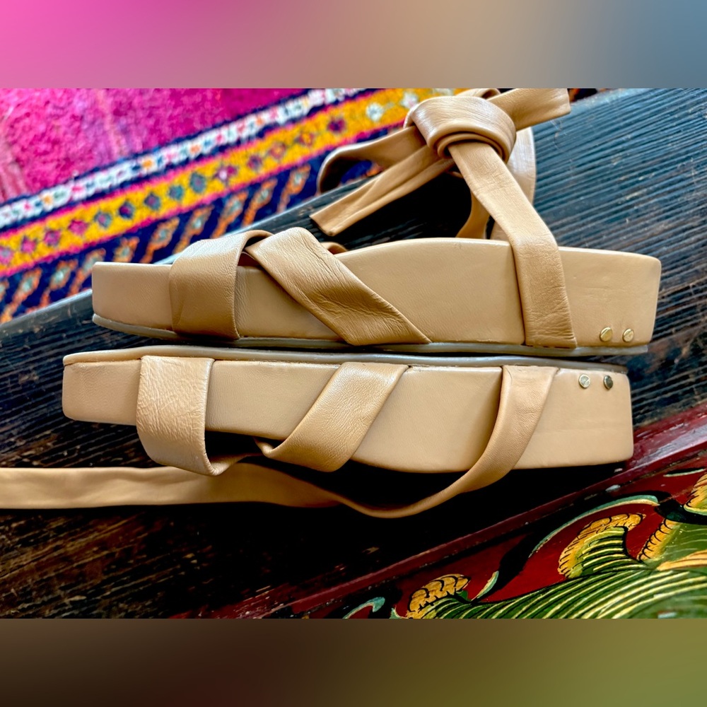 Beek Tan leather platform ankle wrap memory foam Sandals worn once 9 - Picture 2 of 4